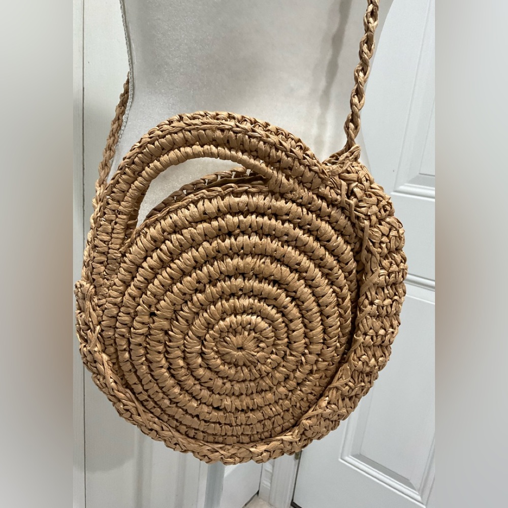 🪴NWOT Straw Woven Hand/Crossbody 9”x9”x2.5” Bag